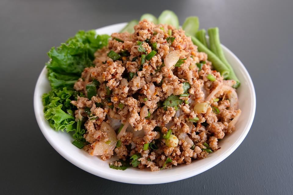 Larb Moo – สลัดหมูสับไทยรสเผ็ดและเผ็ดร้อน